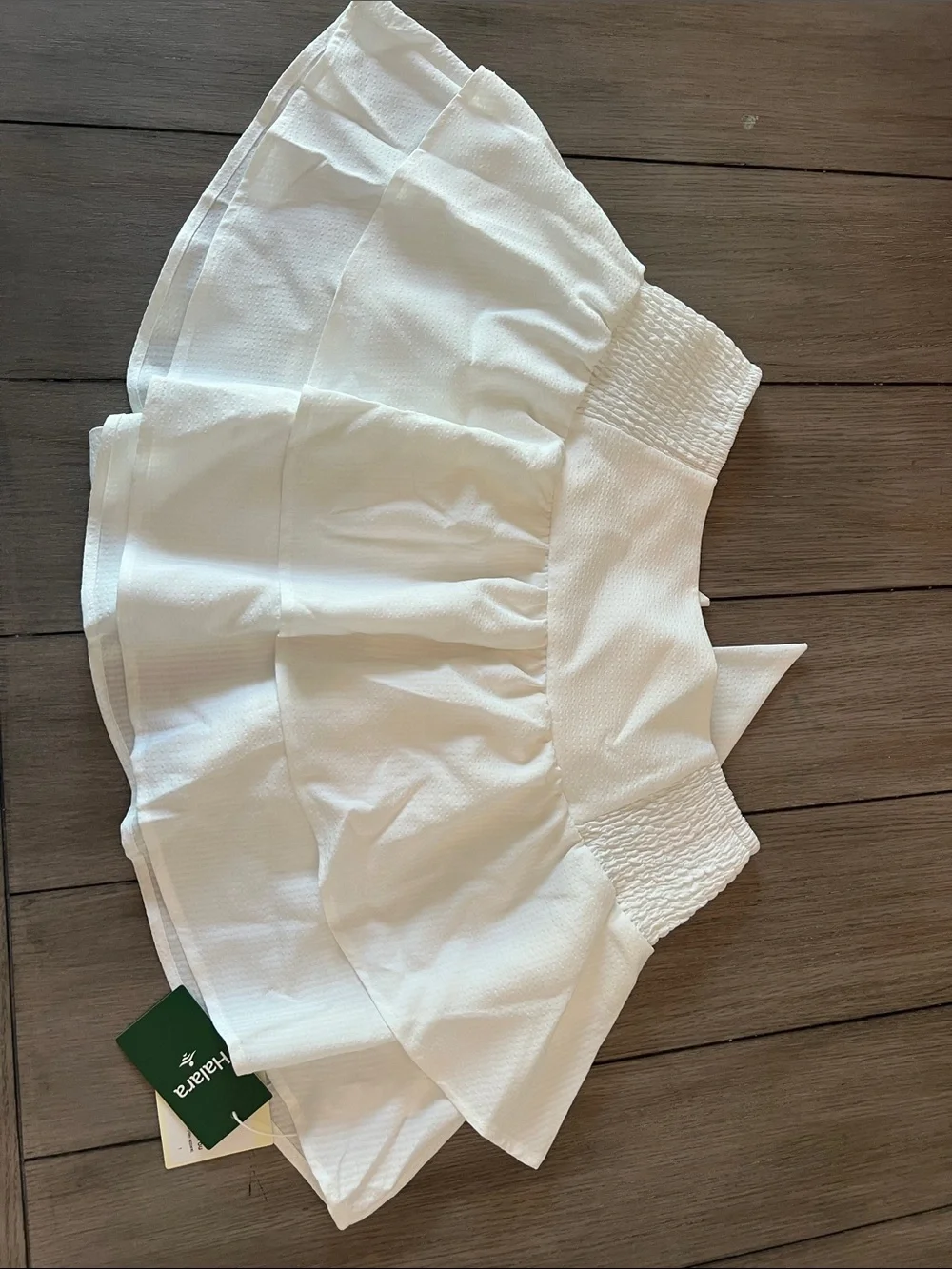 NWT White Halara Bow back skirt - Size Medium - Picture 4 of 7